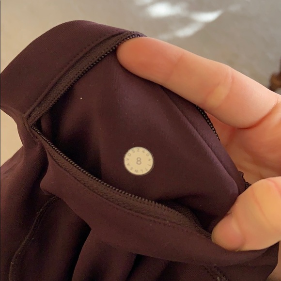 Lulu lemon speed up 28’ maroon leggings - Picture 5 of 5